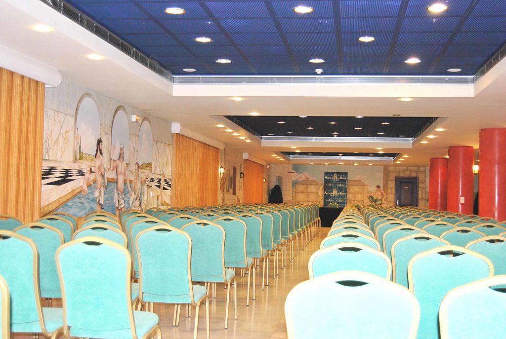 Salon Puerta de Sevilla 2 scaled 1